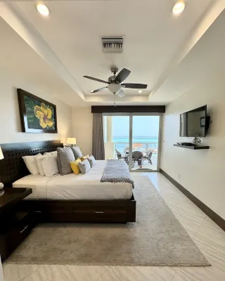 BEACHFRONT! 2BR/2.5BA at Grand Caribe Belize! Large, private OCEANFRONT Balcony! 住宿飯店