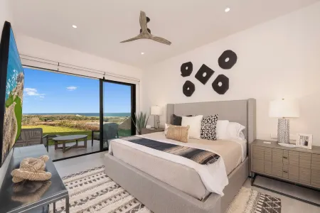 Oceanfront Elegance 3 BR Condo at Alvar in Quivira Los Cabos Отели рядом с достопримечательностью «Los Cabos Whale Shark»