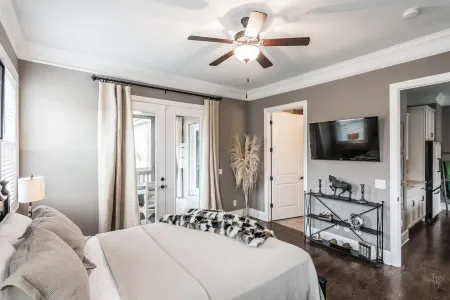 Stylish Guest Suite in Gallatin: Close to Nashville, Screened Porch & Firepit