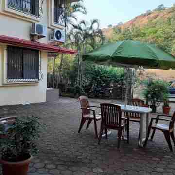 Cozy Hill-touch villa with Lounge Pool. Quiet neighbourhood. Quick trek to lake Hotel Exterior