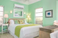 Ridgetop cottage for 2 at Dragon Cay Resort, Mudjin Harbour