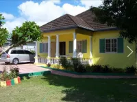 Cosy, Peaceful Villa located 5 minutes from Ocho Rios.
