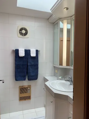 "Chan Mar"  Tucker's Town Bermuda Отели рядом с достопримечательностью «Маяк Сент-Дэвида»