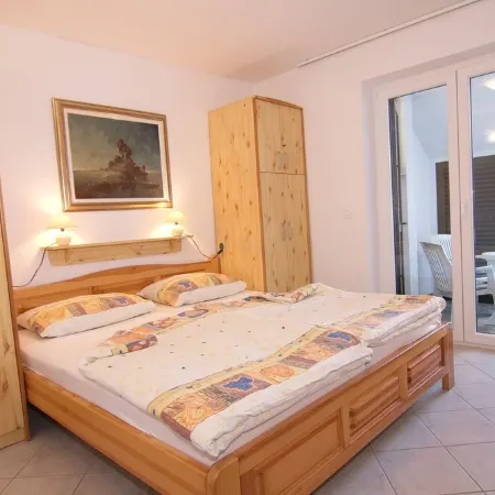 Comfortably furnished apartment, 300 m to the beach