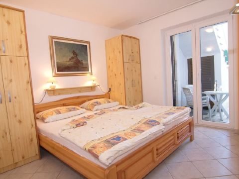 Comfortably furnished apartment, 300 m to the beach