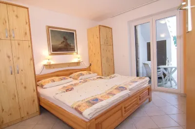 Comfortably furnished apartment, 300 m to the beach Hotels in Brulo