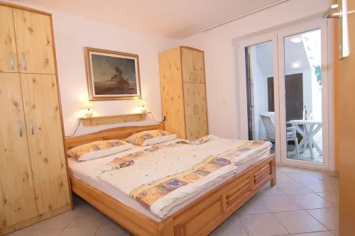 Comfortably furnished apartment, 300 m to the beach