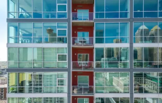 Prime Downtown - Luxury 2BD Condo + Free Parking ロイヤル・サンオルタ・パーク周辺のホテル