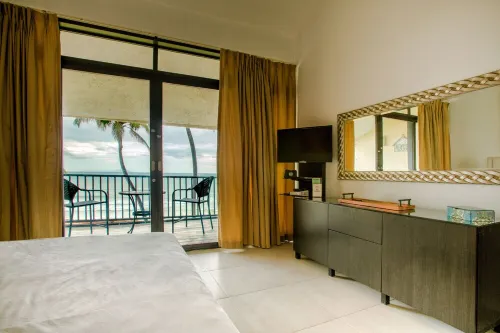 BV103 Amazing Beachfront condo steps from sand
