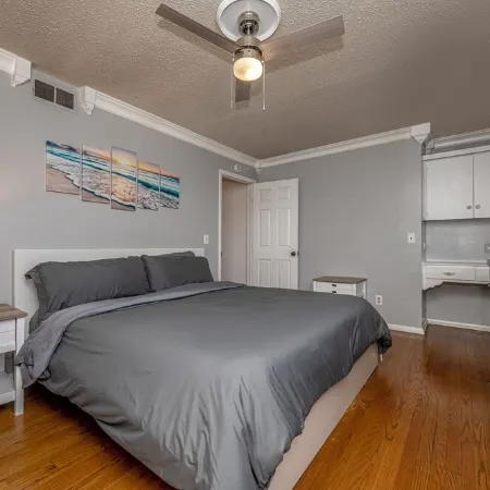 30 Min to OU!  Spacious 5 Bedroom Home with Private Pool and Hot Tub