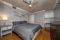 30 Min to OU!  Spacious 5 Bedroom Home with Private Pool and Hot Tub - プライペートプール