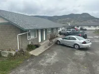 Road Runner Motel - parking