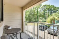 Pools, Beach Access: South Carolina Retreat!