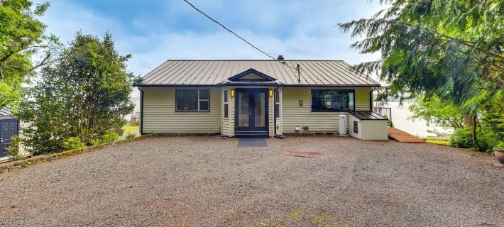 Beachfront Anderson Island Escape: Rainier Views! Hotels in Pierce County