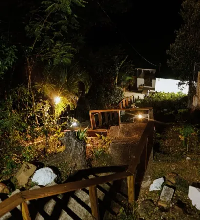 Cozy cabin with hot water jacuzzi and AC in the mountains of Guayama.