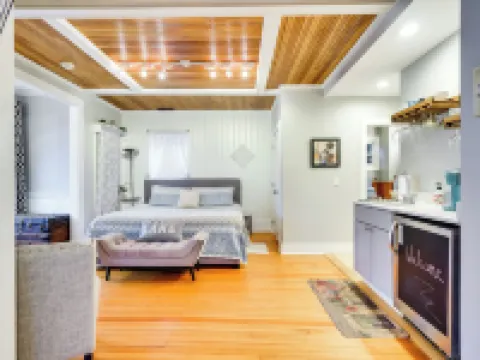 Historic Bemus Point Studio w/ Porch: Walk to Lake Hotels in Bemus Point