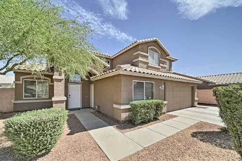 2 Mi to Goodyear Ballpark! Home w/ Poolside Oasis - Parkplatz