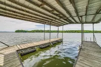 Modern Kentucky Lake Home w/ Deck, Dock, View - Alojamientos