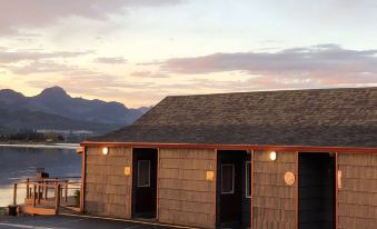 Wheeler on the Bay Lodge and Marina