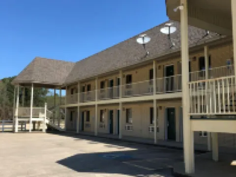Riverwood Inn Hotels in Pike County