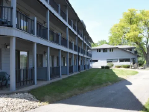 Paddle Wheel Inn Hotels in Ogle County