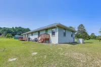 BBQ Ready: Hawthorne Home w/ Screened-in Patio - Homestays