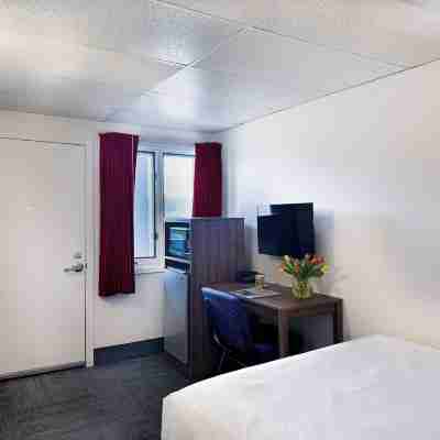 Golden North Inn Rooms