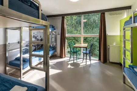 Stayokay Hostel Haarlem Отели в г. Velsen-Zuid