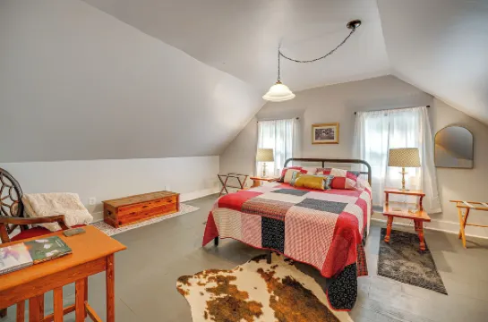 Spacious Vintage Gem w/ Sunroom in Manistee!