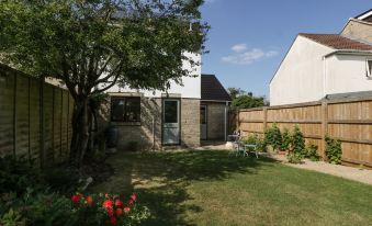16 Mythern Meadow
