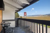 Elk Refuge Inn - Mountain view