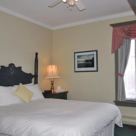 Auberge Lakeview Inn