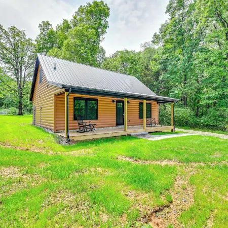 5 Mi to Mammoth Cave: Peaceful Retreat w/ Fire Pit
