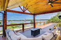Lake View + Huge Deck: Cozy Possum Kingdom Retreat Hotels in Palo Pinto County