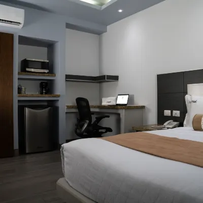 Hotel Eiffel Hotels near Plaza Civica