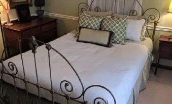 Meadowood Inn