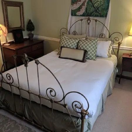 Meadowood Inn