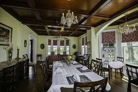 Homestead Inn Отели в г. Паулинг
