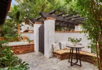 Lucille Palm Springs Hotel a 