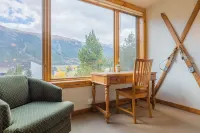 Comfortable Cozy Condo - Short Walk to American Eagle Lift - SH402 by RedAwning