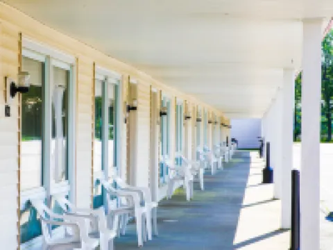 Moonlight Inn Hotels in Brunswick