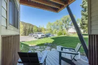 Valley Floor Dream with Fireplace - Year-Round Trail Access, 3 Min to Town Condo Hotels in San Miguel County