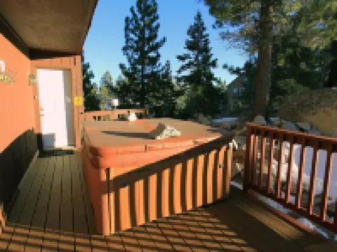 Lakescape 3 Bedroom Condo by RedAwning Hotels in Stateline