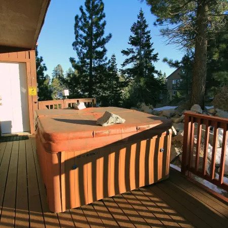 Lakescape 3 Bedroom Condo by RedAwning