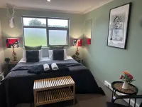 Sow and Piglets Guesthouse Hotels in Port Campbell