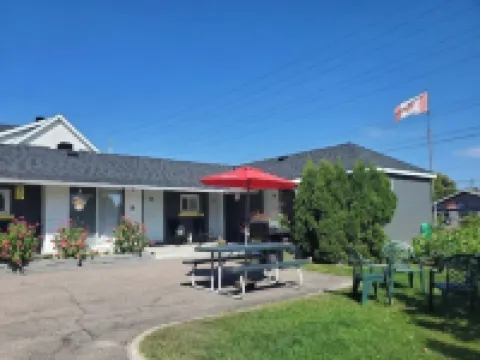 Hillside Inn Pembroke Hotels in Renfrew County