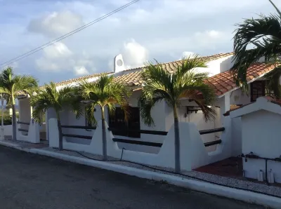 SPECIAL RATES! Ocean views + private pool, 3-bds/3 baths,  kids + pets welcome Hotels near Manor Knip