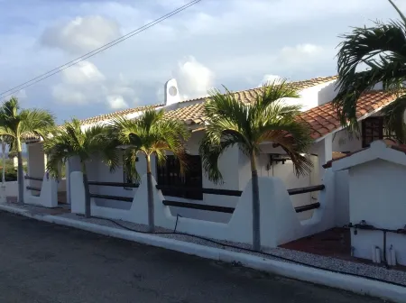 SPECIAL RATES! Ocean views + private pool, 3-bds/3 baths,  kids + pets welcome Отели рядом с достопримечательностью «Cas Abao Beach»