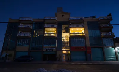 Hotel y Centro de Convenciones Cacaxtla Hotel a 