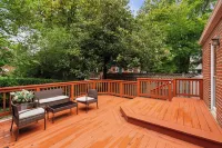 Charming Townhouse Retreat by Cozysuites